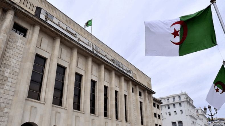 جدل حول اختتام الدورة البرلمانية