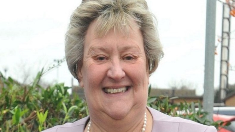 نائبة نسيت الميكروفون مفتوح وتلفظت بكلمات بذيئة!