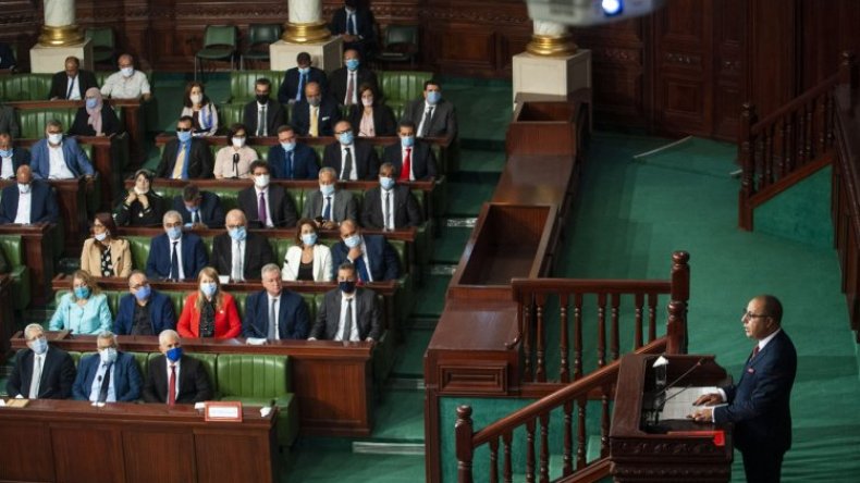 البرلمان التونسي يمنح الثقة لحكومة المشيشي