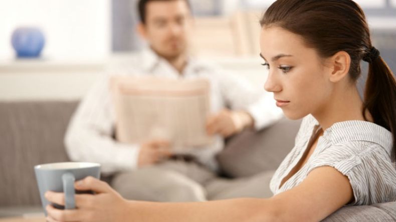 زوجك بارد عاطفيا.. إليك الأسباب؟!