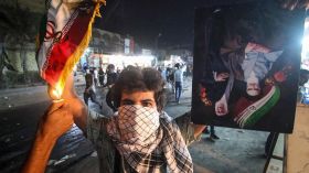 إيران تحتج على حرق قنصليتها في البصرة