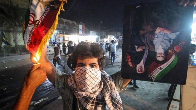 إيران تحتج على حرق قنصليتها في البصرة