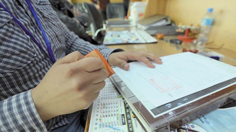 مصالح إدارية مغلقة وخدمات مؤجلة إلى ما بعد كورونا