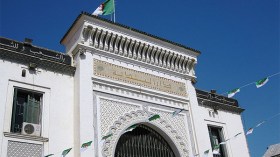 مناصب وهمية.. مستخدمون بوظيفتين ومالكو مؤسسات.. والخزينة العمومية تدفع الأجور