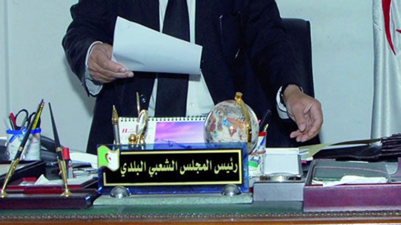 هواتف المسؤولين و”الأميار” خارج مجال التغطية منذ بداية الحراك!