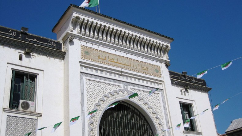 الأمناء العامّون للبلديات.. لماذا يخلدون في مناصبهم؟!