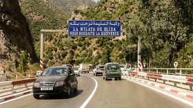 شقيقان تنزف أعينهما دما بفعل الأميونت المسرطن