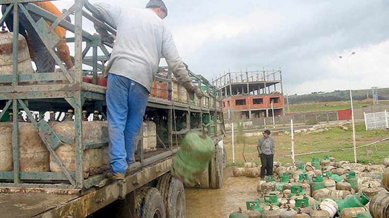 سونلغاز والجزائرية للمياه تجبران سكان البويرة على العودة إلى البدائية