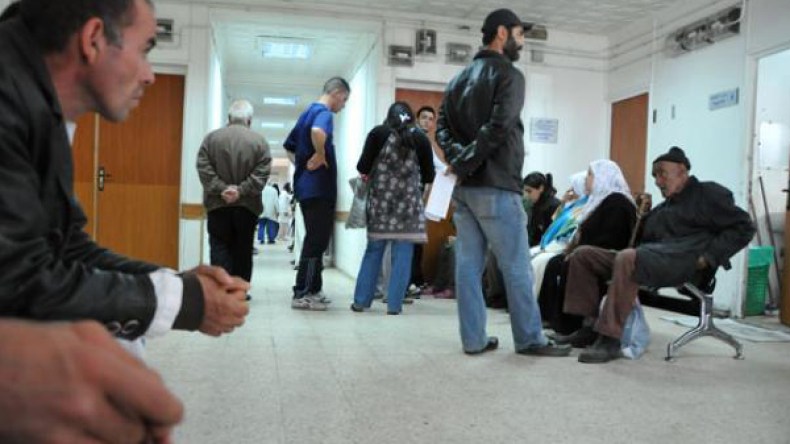 مواطنون يحتجون للمطالبة بتحسين الوضع الصحي بالبويرة