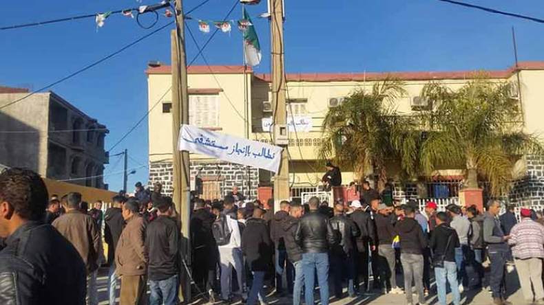 إضراب عام وغلق للبلدية للمطالبة بتحقيق حلم سكان أهل القصر بالبويرة