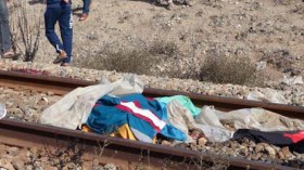 وفاة شيخ دهسه قطار في لحظة غفلة بالبويرة