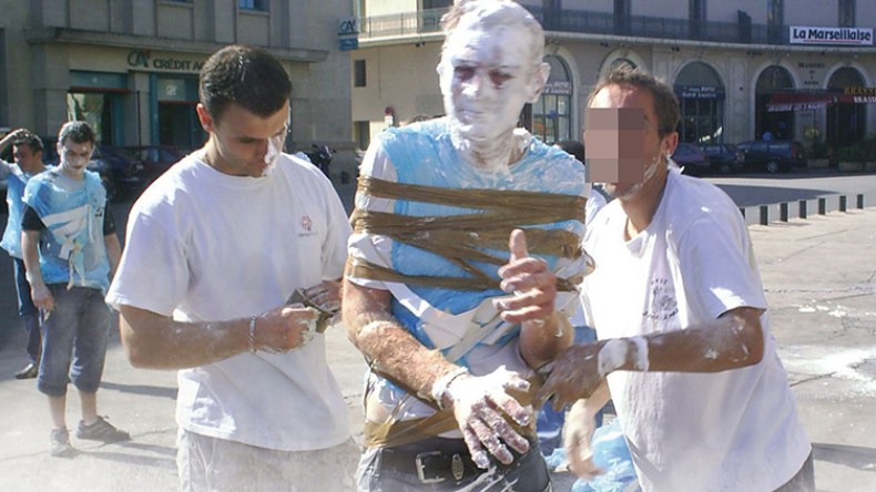 جزائريون يتعرضون للبيزوطاج!