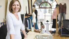 الجنس اللطيف يقتحم عالم البيزنس وسط ترحيب الزبائن