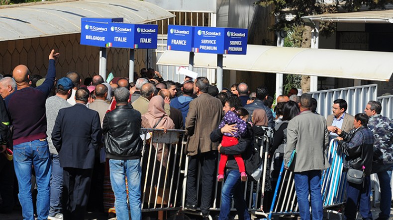 “الفيزا”… الحظ والمزيّة!