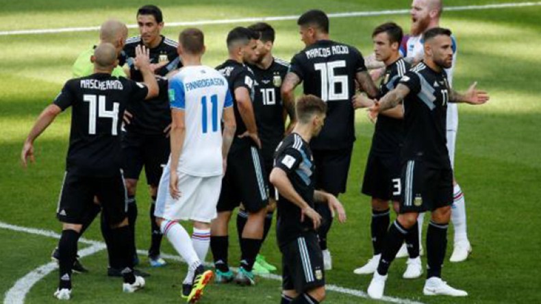 الأرجنتين تتعثر أمام إيسلندا