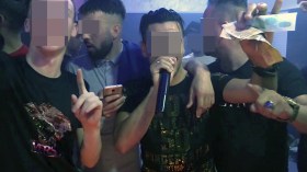 يدخلون ليلا مدججين بالأموال ويخرجون صباحا مفلسين