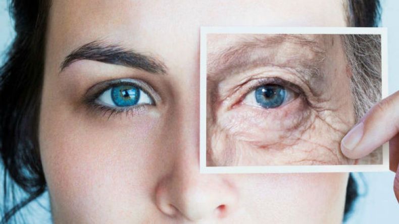 وصفة الثوم والطين الأخضر لإخفاء التجاعيد في لمح البصر