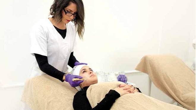 جزائريات يهربن من عمليات التجميل ويعوضنها بمنتجات طبيعية