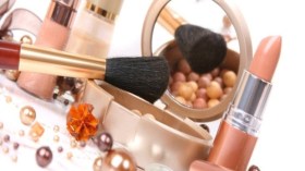 أدوات التجميل وفيروس كورونا.. هذا ما عليك القيام به؟