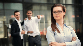 التحرش بالموظفات يعرضهن لانهيارات نفسية وعقلية!