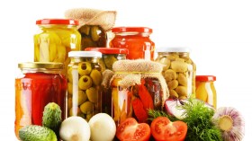 هكذا تحفظين الطماطم والبازلاء والفلفل الأحمر 