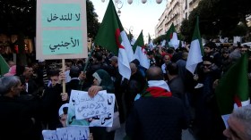 الجزائريون يردون على الأوروبيين: “لا”