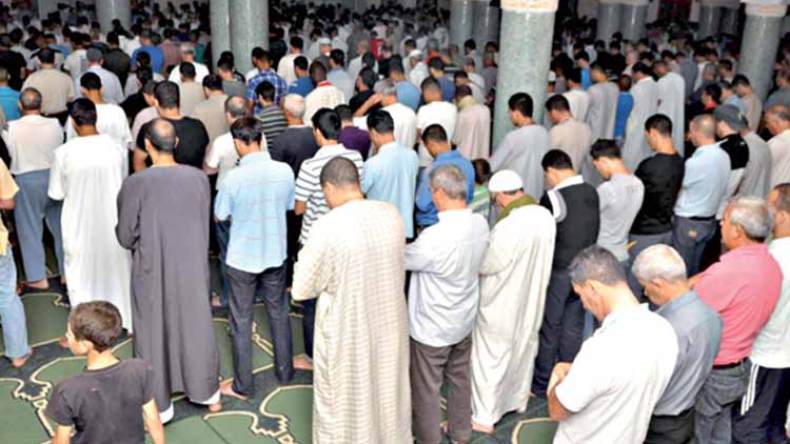 31 رخصة لمتطوّعين لإقامة صلاة التراويح في رمضان بالبويرة