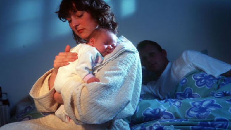 استيقاظ طفلك ليلا أمر جيد.. لماذا؟