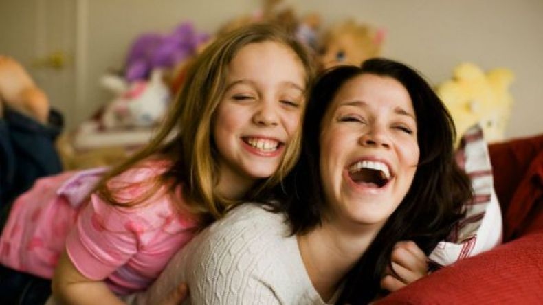 آباء العصر يفضلون بناتهم على أبنائهم!