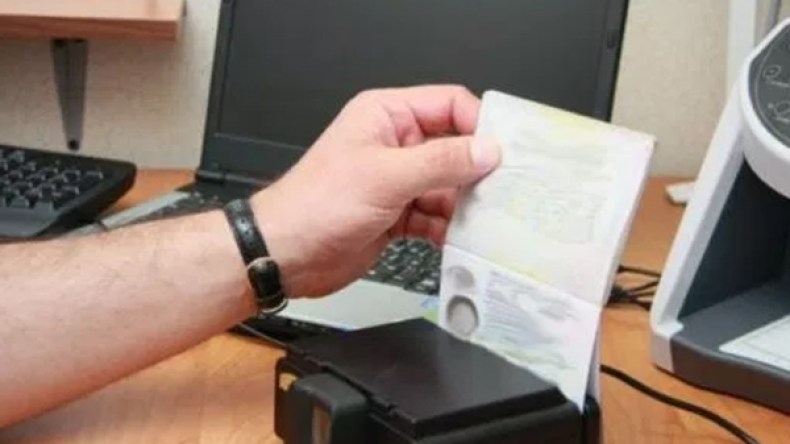 موثق وكاتبه يستوليان على شقة عجوز بعقد هبة مزيف