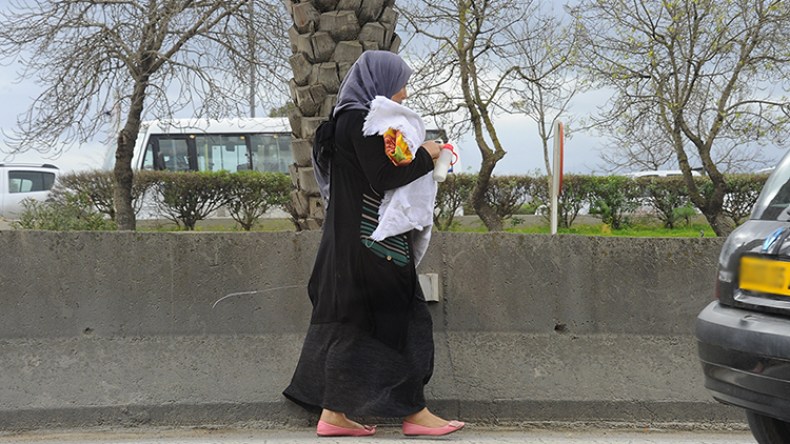 “سكير” يجبر زوجته على التسول بشوارع العاصمة