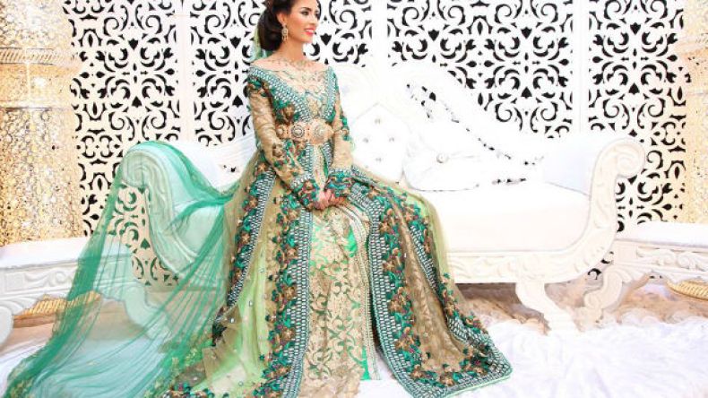 عروس بـ 27 فستانا!!