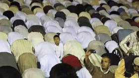 مصلون “يوثَقون” صلواتهم بتقنية اللايف عبر الفايسبوك؟؟