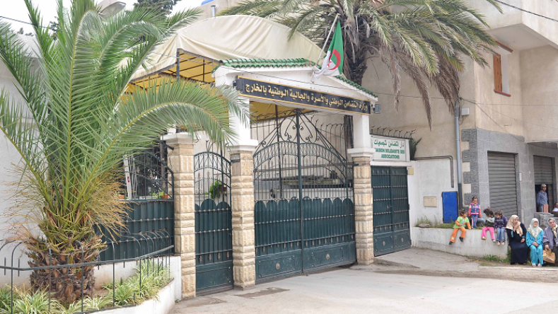 ولد عباس حَوَّل الوزارة إلى قطاع “موسمي” لتوزيع قفة رمضان