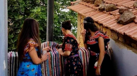 3 قبائليات صديقات وبنات عم يبحثن عن زوج واحد!