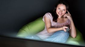 ما الذي يفعله النوم أثناء مشاهدة التلفزيون بالنساء؟