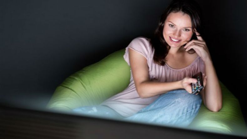 ما الذي يفعله النوم أثناء مشاهدة التلفزيون بالنساء؟