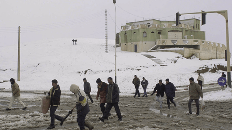 قتلى ومحاصرون..  والثلوج تعزل 18 ولاية