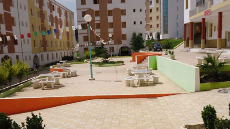 تطهير وتعقيم الإقامات الجامعية والمطاعم والحافلات وغلق النوادي الخاصة