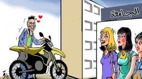 شباب يصطفون بالسيارات والدراجات أمام الثانويات والجامعات