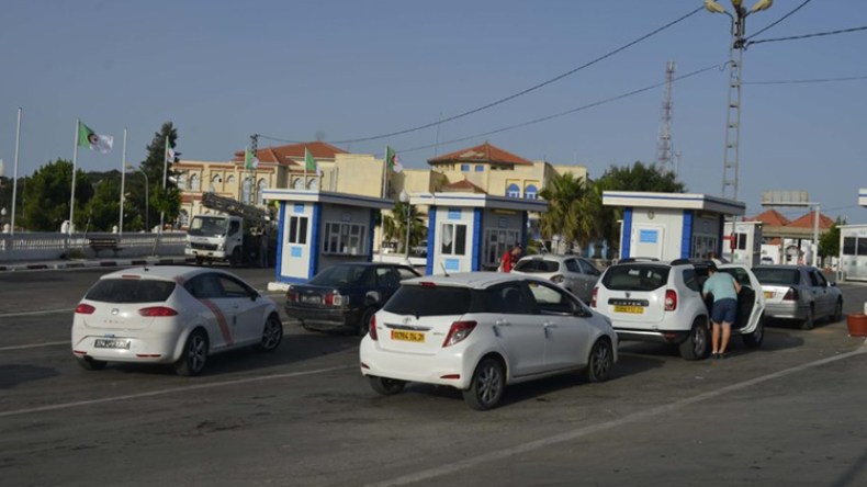 “سماسرة” وراء طرد الجزائريين في تونس!