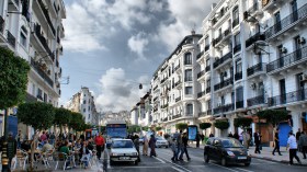 قبل أن يَيْأَس الجميع