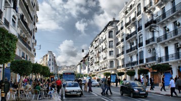 قبل أن يَيْأَس الجميع