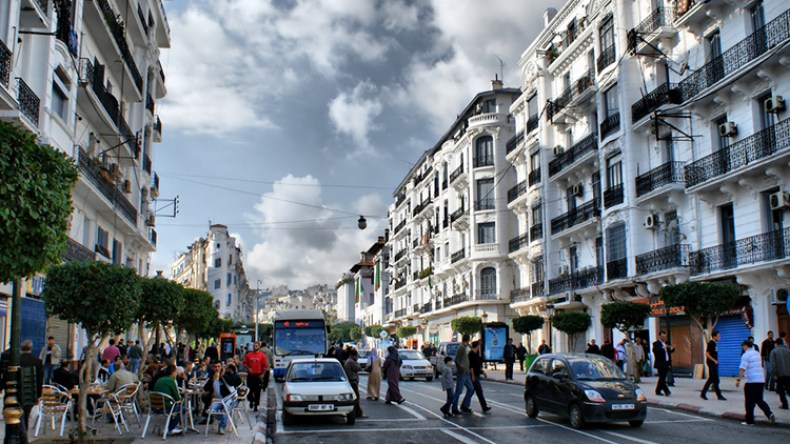 قبل أن يَيْأَس الجميع