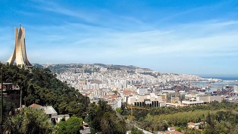 لماذا لا نرى الجانب الجميل فينا؟