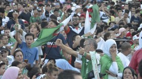 هكذا أمضى الجزائريون يوم المباراة النهائية