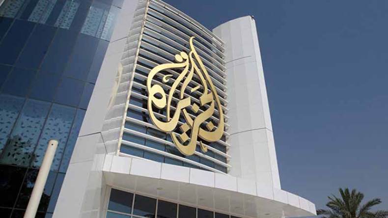 إعلامية إماراتية تدعو إلى قصف “الجزيرة”!