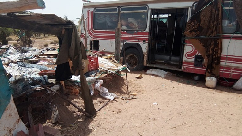 عائلة من خمسة أشخاص تعيش في هيكل حافلة بالجلفة