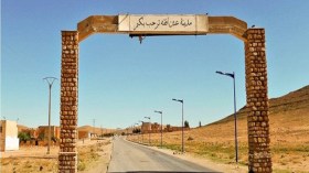 عشرات المواطنين يحتجون ويغلقون مقر بلدية عين افقه بالجلفة