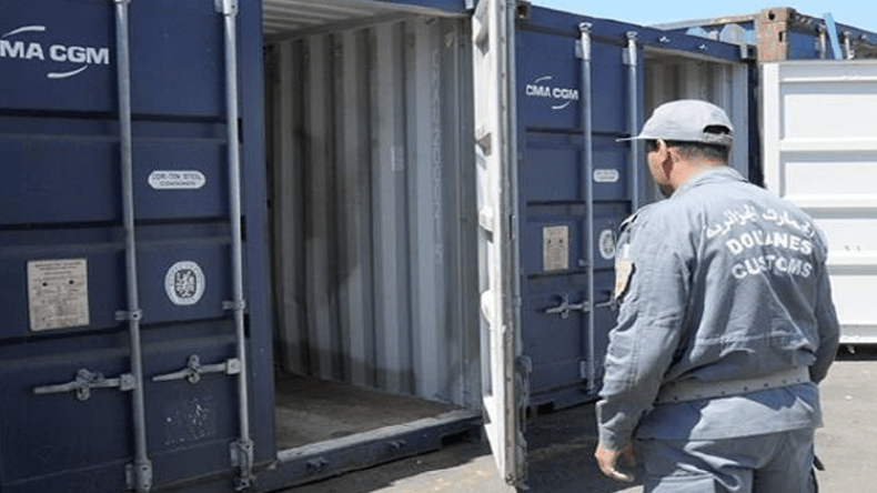 حجز 3 حاويات من الأحذية الرياضية المقلدة بميناء العاصمة